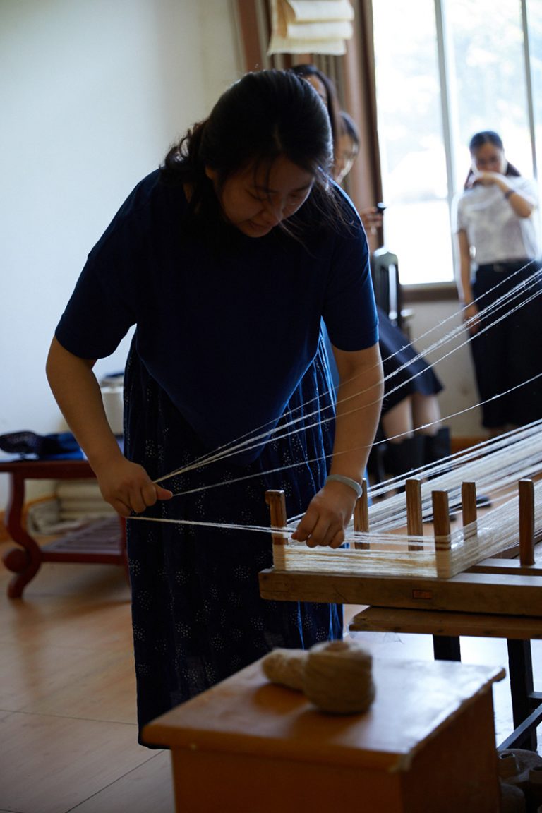 07. Combing 整经 – SUMMERWOOD Textiles